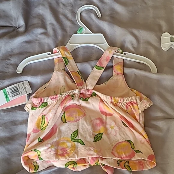 Juicy Couture, 2 Piece Set of top and shorts, Pink, 18 months - Picture 4 of 7